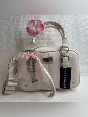 Madden Girl Cream Bowler 🌸